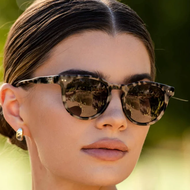 accessory Tate Polarized Round Sunglasses with Brown Gradient Lenses WMP Eyewear $49